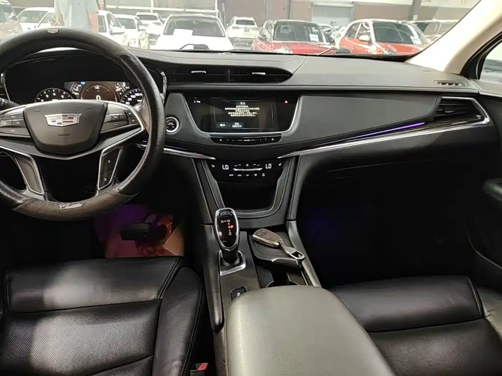 Cadillac XT5 — фото 14