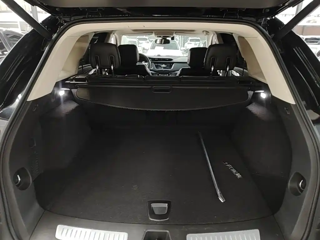 Cadillac XT5 — фото 19