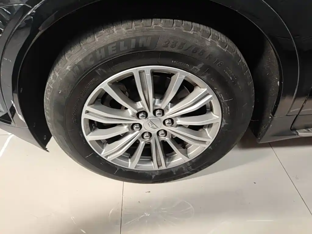 Cadillac XT5 — фото 23