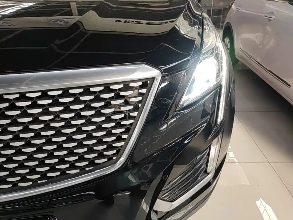 Cadillac XT5 — фото 24