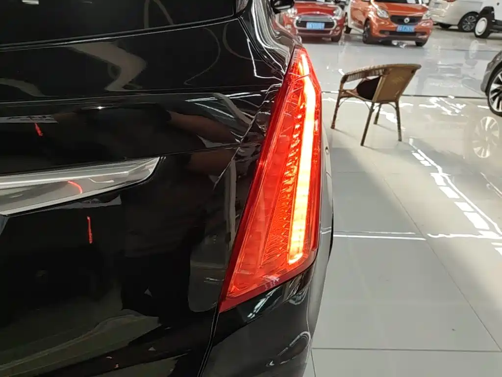 Cadillac XT5 — фото 8