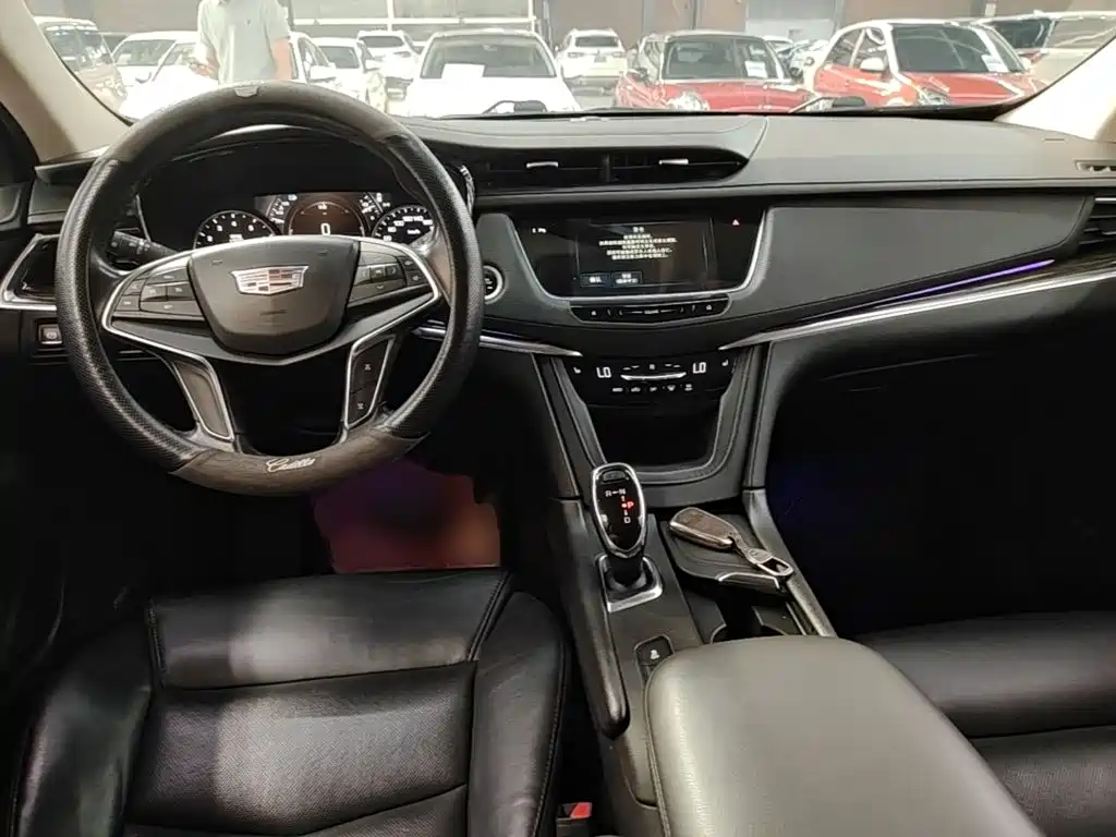 Cadillac XT5 — фото 10