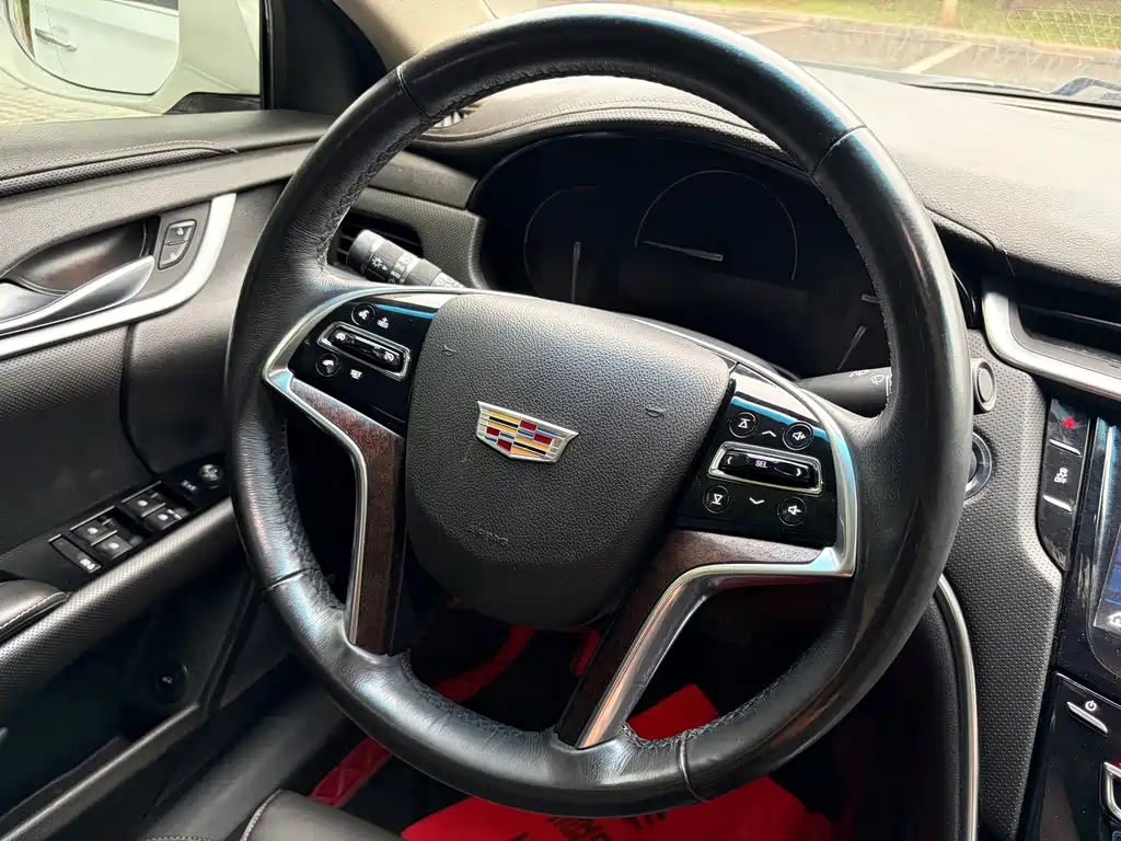 Cadillac XTS — фото 14