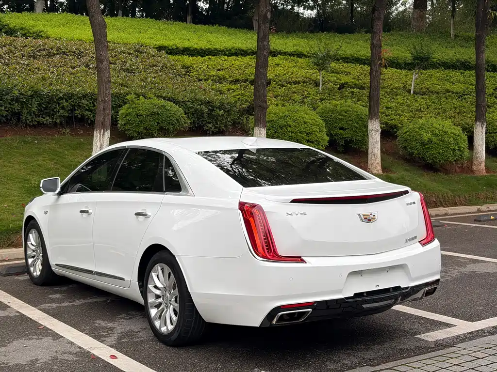 Cadillac XTS — фото 19