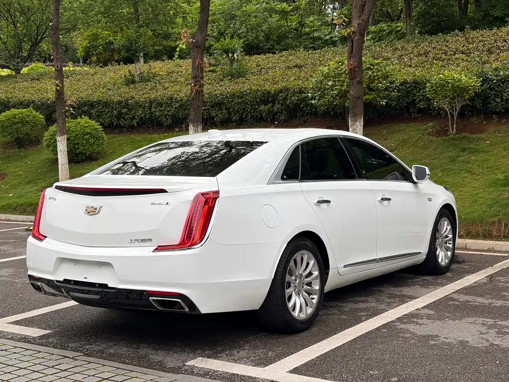 Cadillac XTS — фото 21