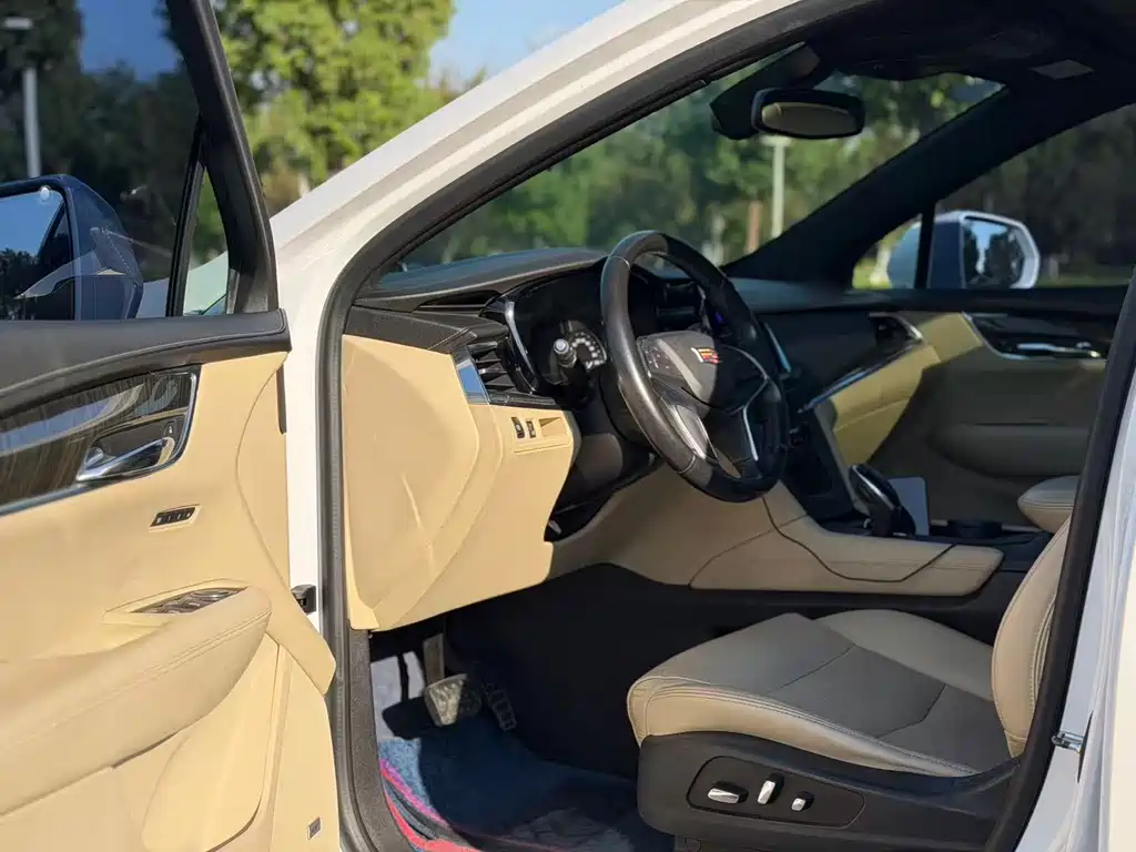 Cadillac XT5 — фото 7