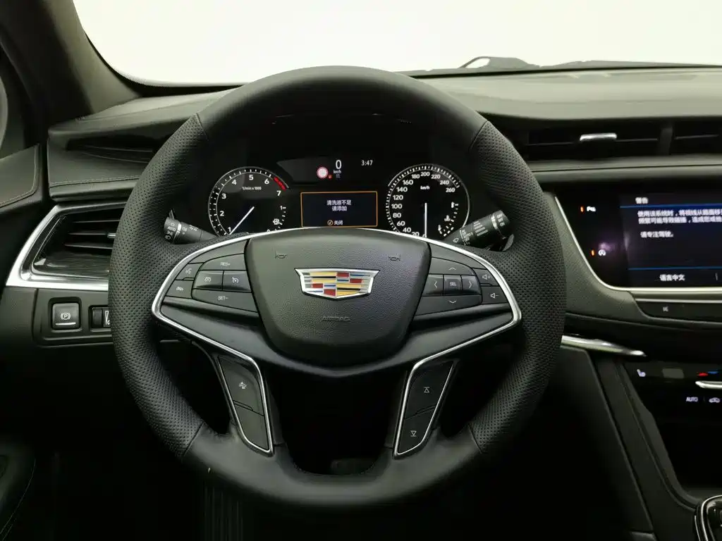 Cadillac XT5 — фото 11