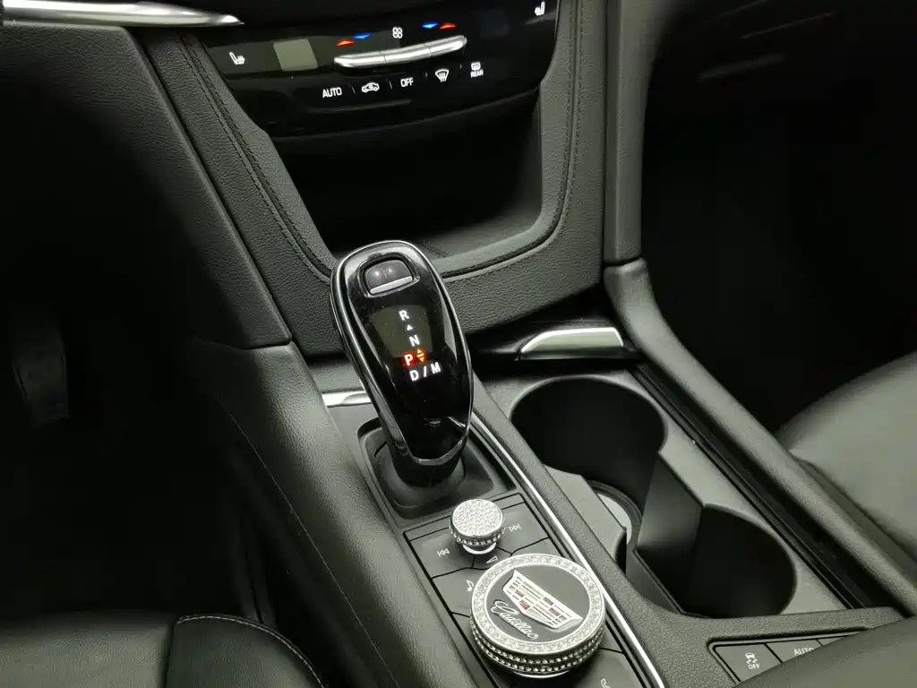 Cadillac XT5 — фото 13