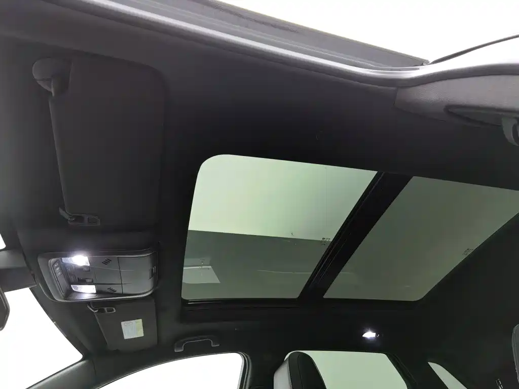 Cadillac XT5 — фото 14