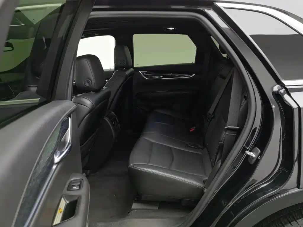 Cadillac XT5 — фото 15