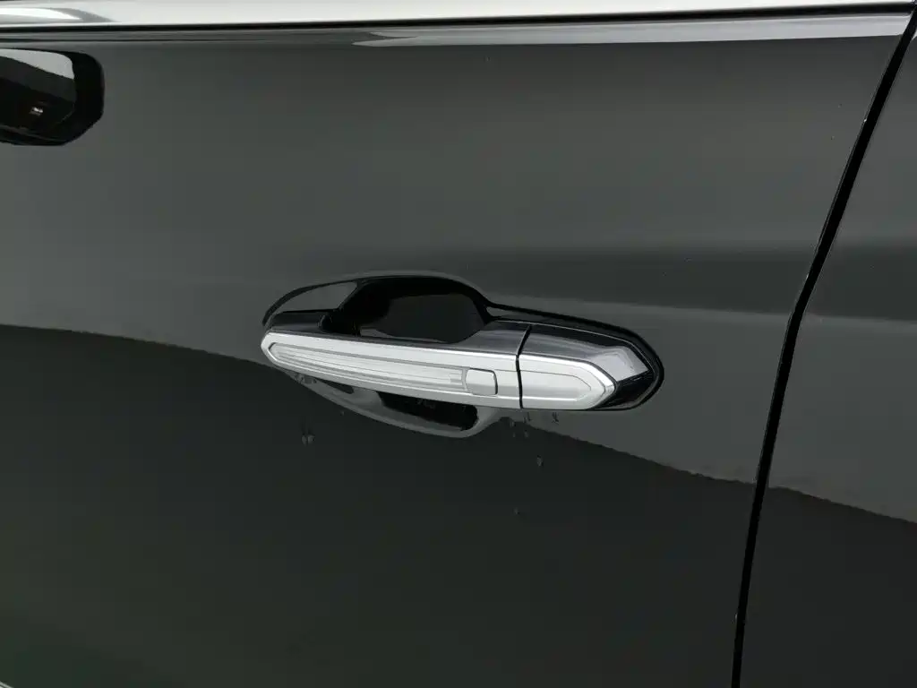 Cadillac XT5 — фото 18