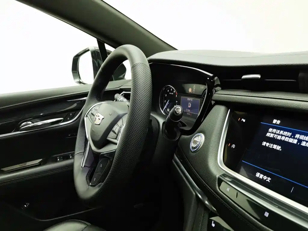 Cadillac XT5 — фото 22