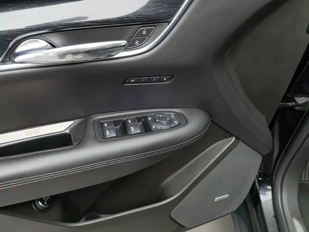 Cadillac XT5 — фото 9