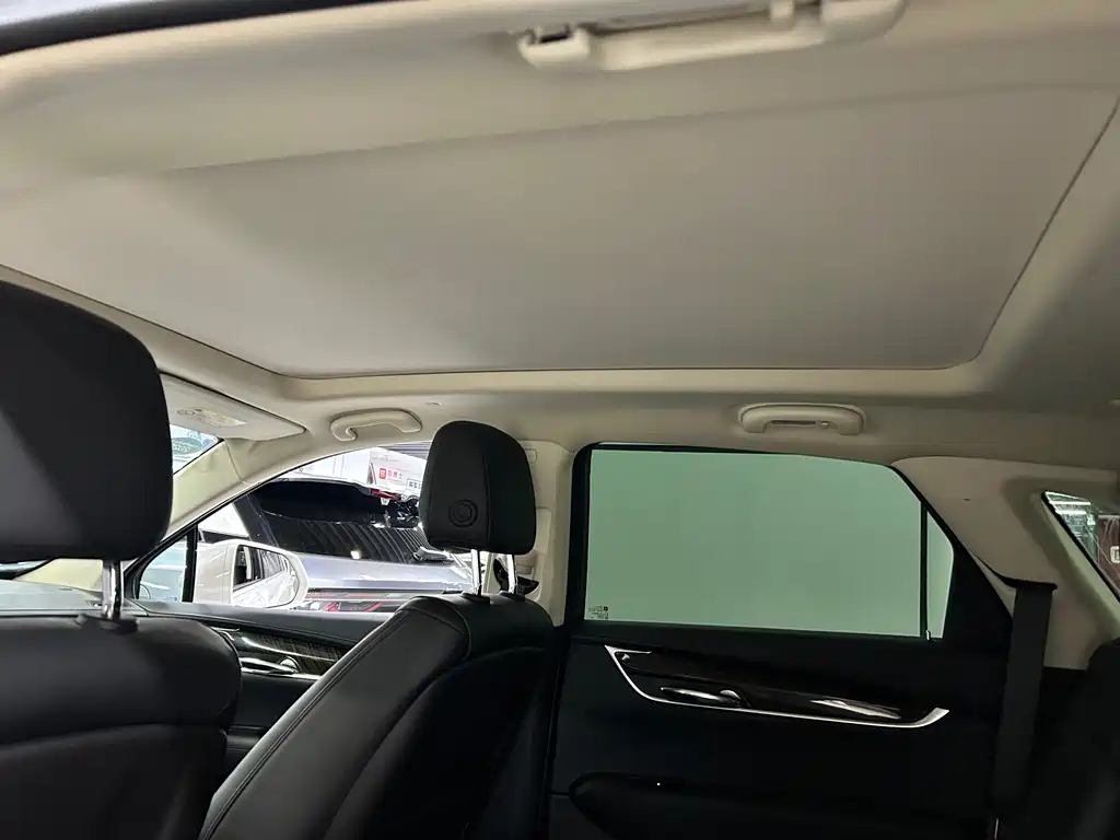 Cadillac XT5 — фото 11