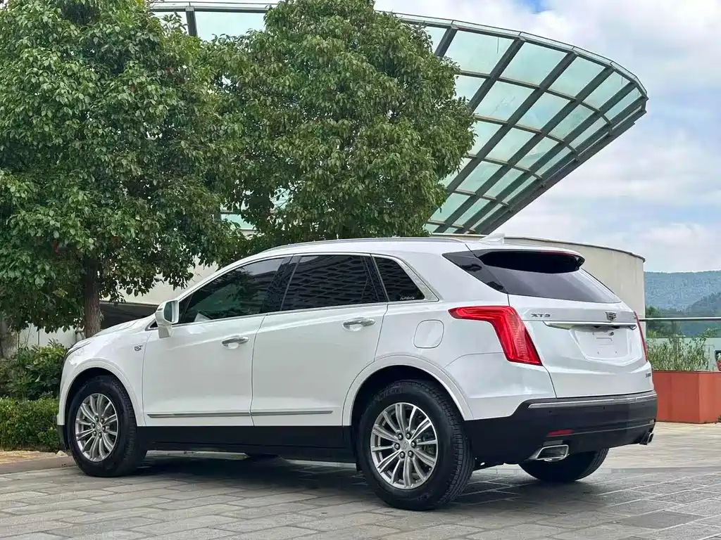 Cadillac XT5 — фото 13