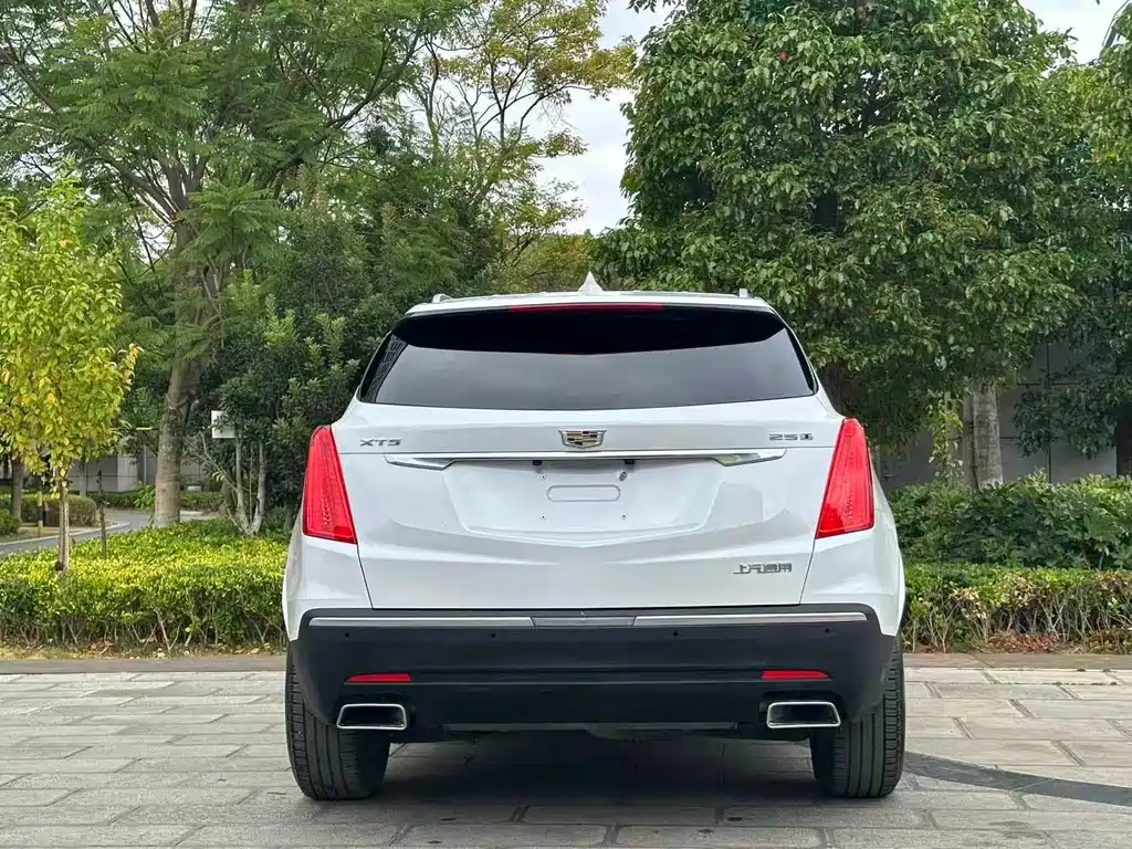 Cadillac XT5 — фото 14