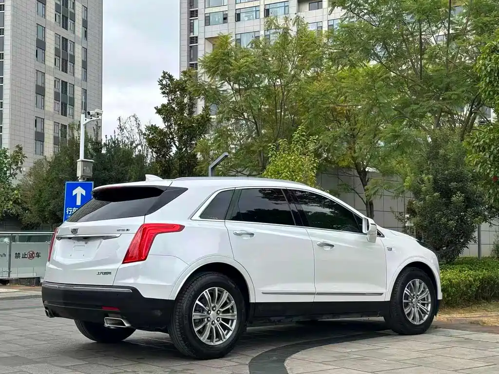 Cadillac XT5 — фото 15