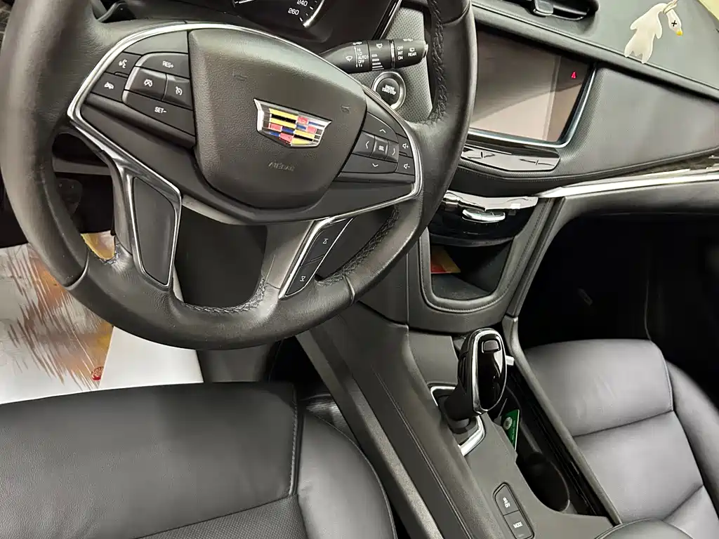 Cadillac XT5 — фото 8