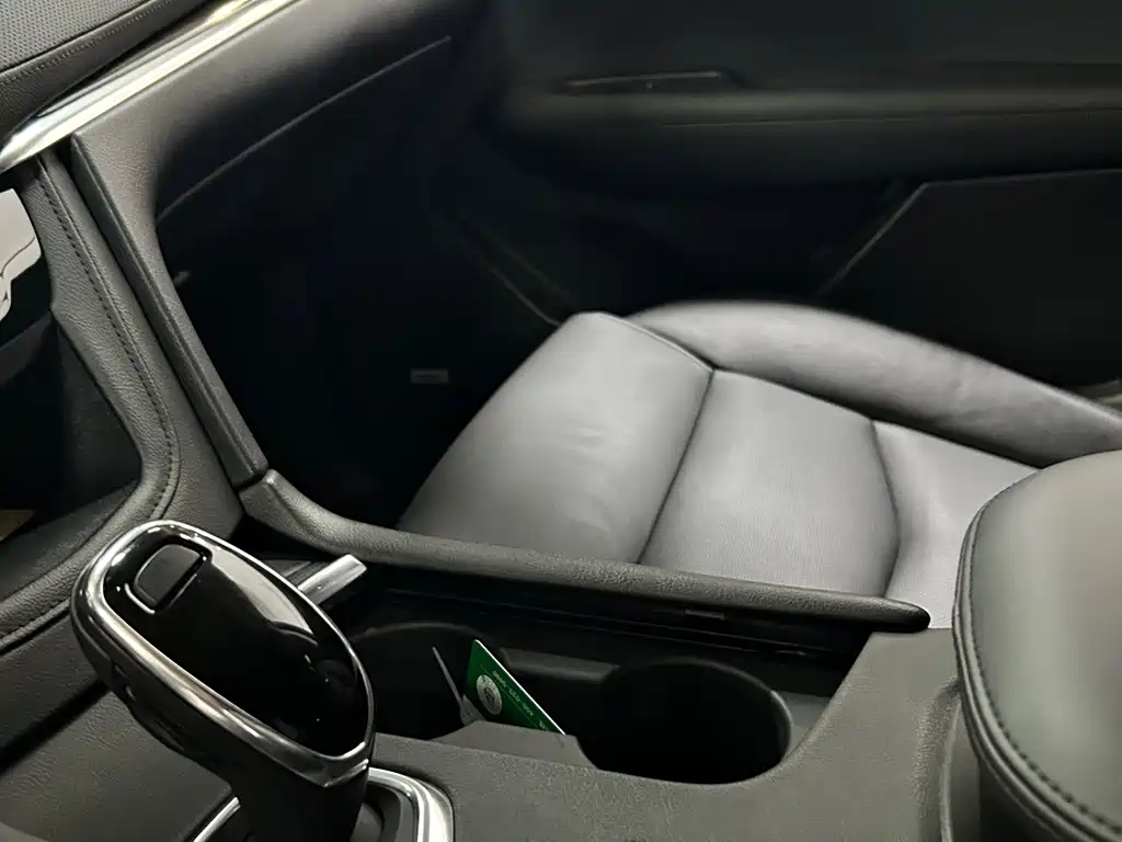 Cadillac XT5 — фото 9