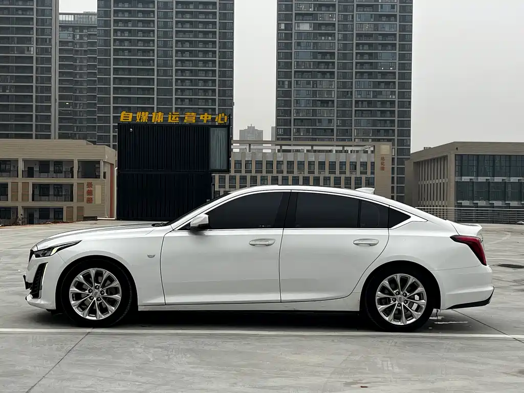 Cadillac CT5 — фото 4
