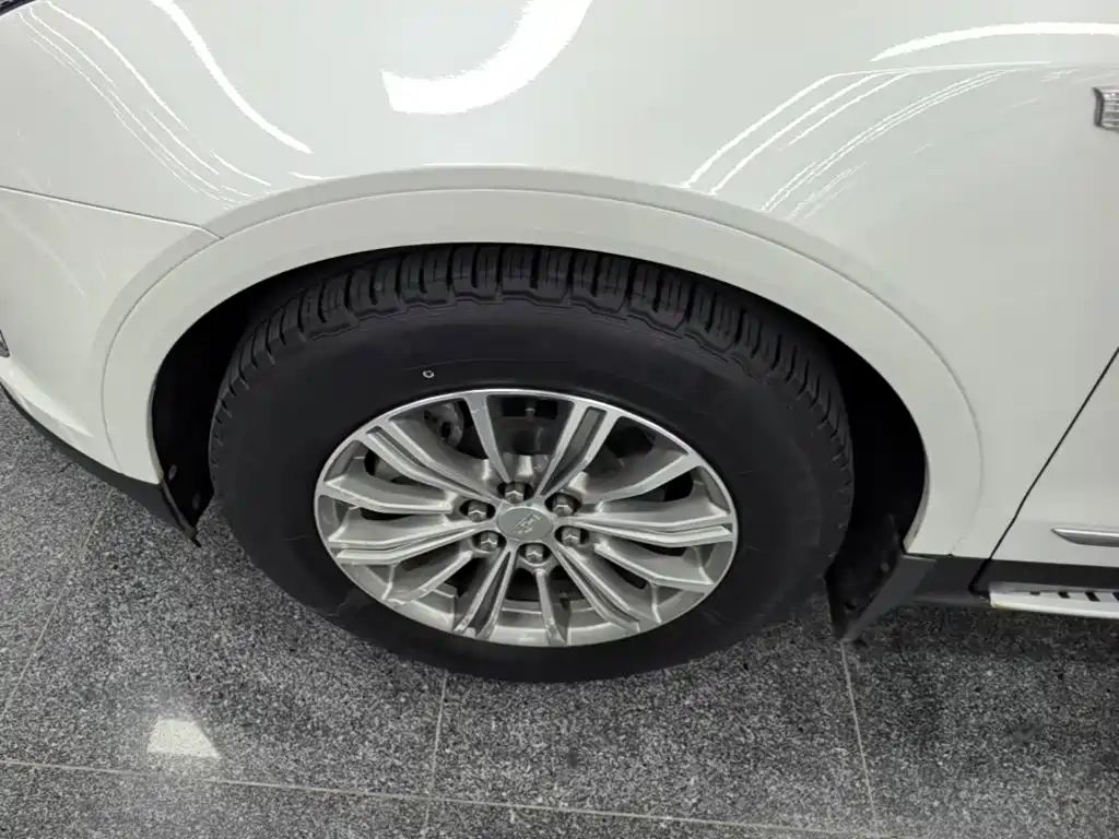 Cadillac XT5 — фото 23