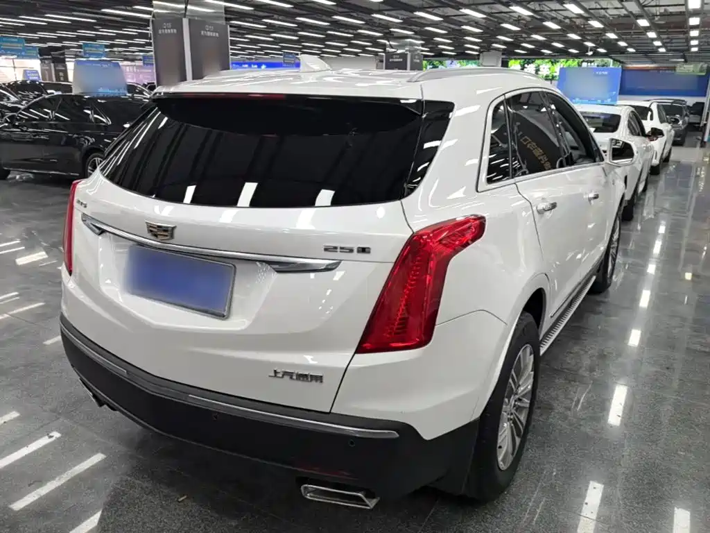 Cadillac XT5 — фото 7