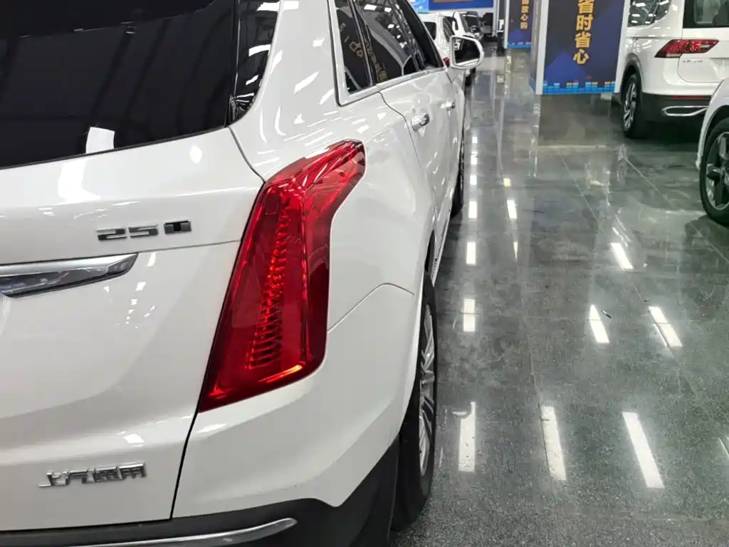 Cadillac XT5 — фото 8