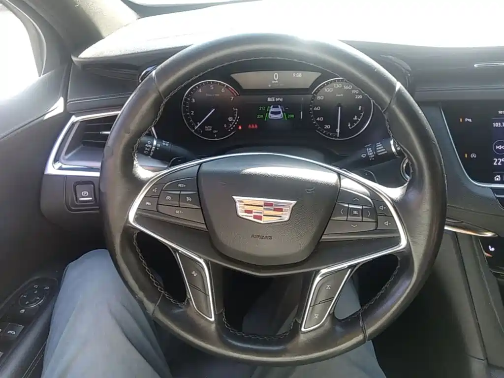 Cadillac XT5 — фото 11