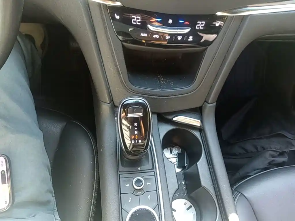 Cadillac XT5 — фото 14