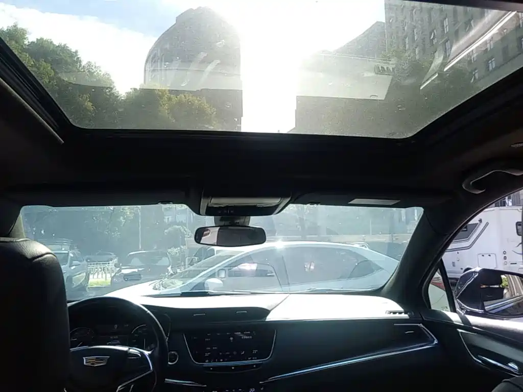 Cadillac XT5 — фото 18