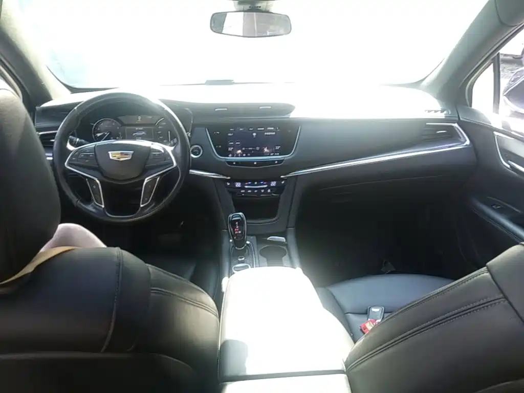 Cadillac XT5 — фото 10