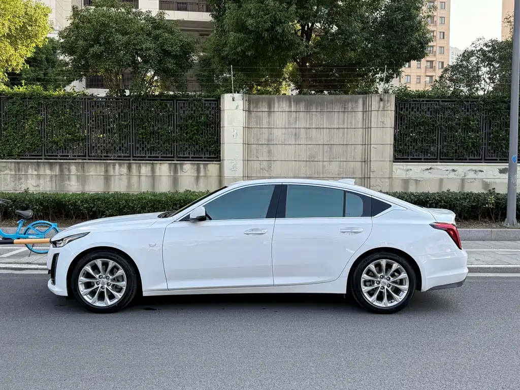 Cadillac CT5 — фото 7