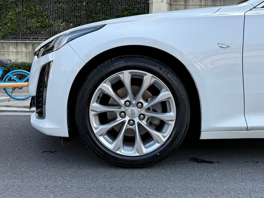 Cadillac CT5 — фото 8