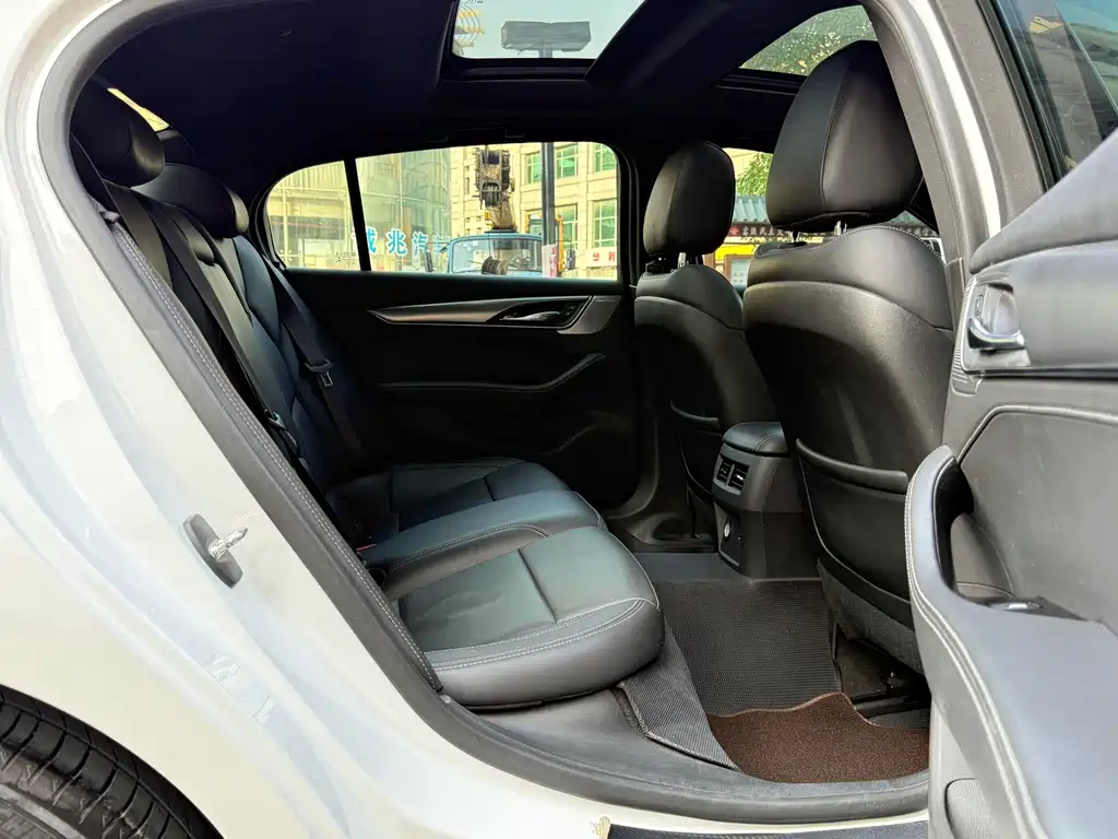 Cadillac CT5 — фото 9