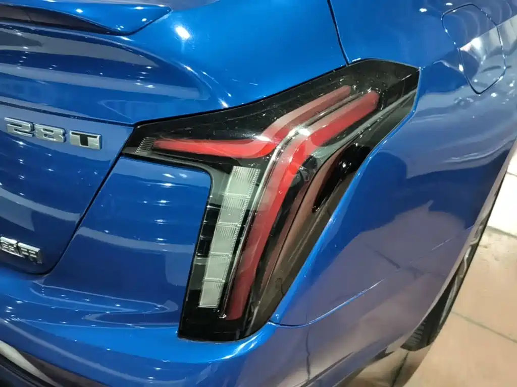 Cadillac CT5 — фото 8