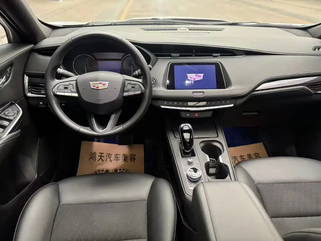 Cadillac XT4 — фото 6