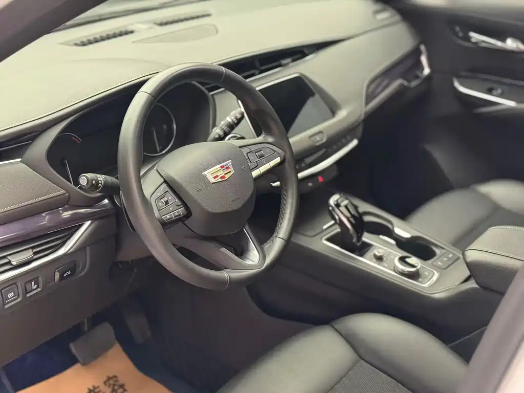 Cadillac XT4 — фото 9