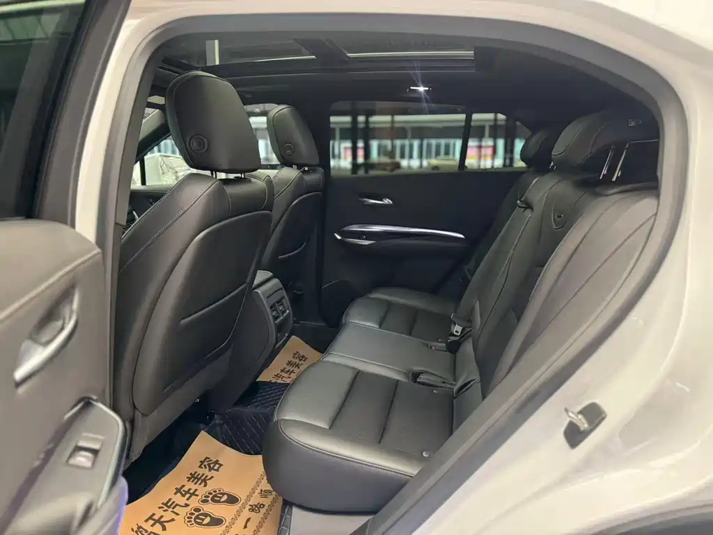Cadillac XT4 — фото 10