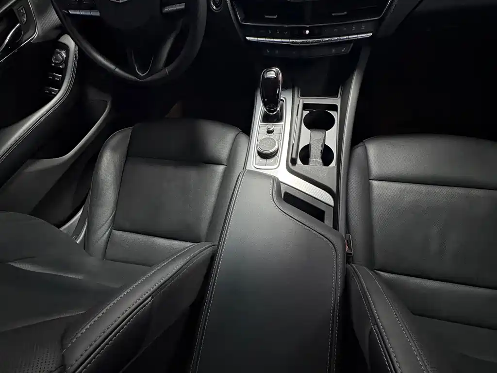 Cadillac CT5 — фото 13