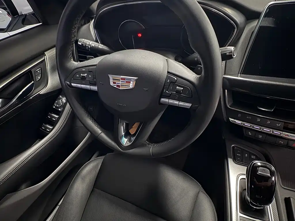 Cadillac CT5 — фото 9