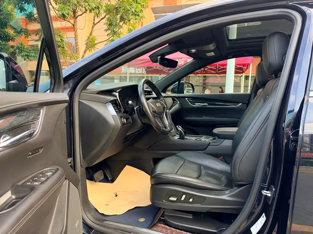 Cadillac XT5 — фото 11