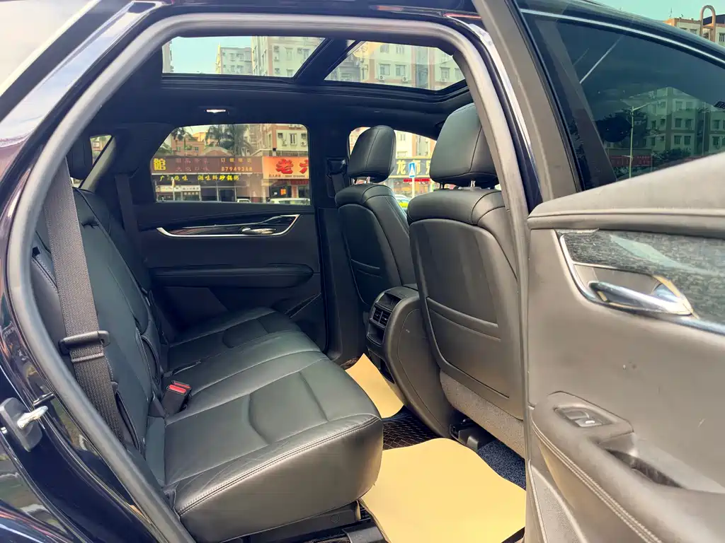 Cadillac XT5 — фото 13