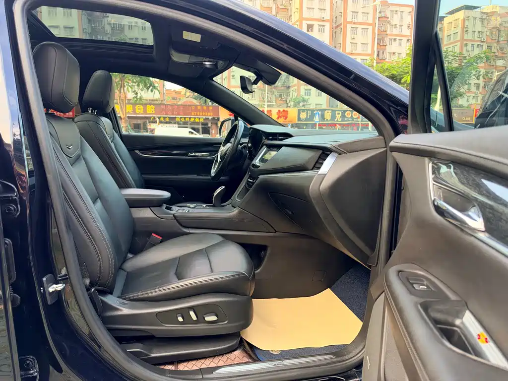 Cadillac XT5 — фото 14