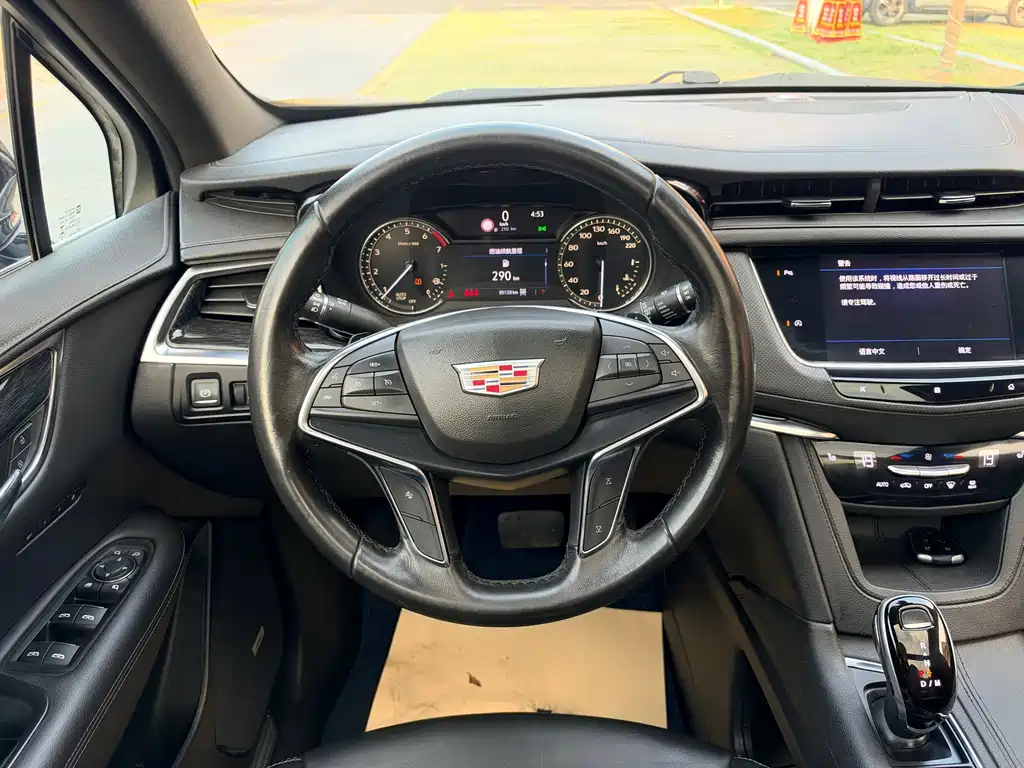 Cadillac XT5 — фото 15