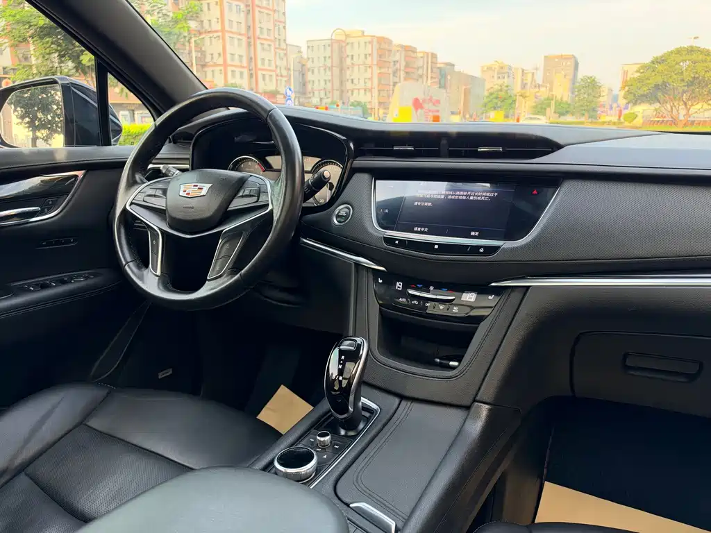 Cadillac XT5 — фото 17