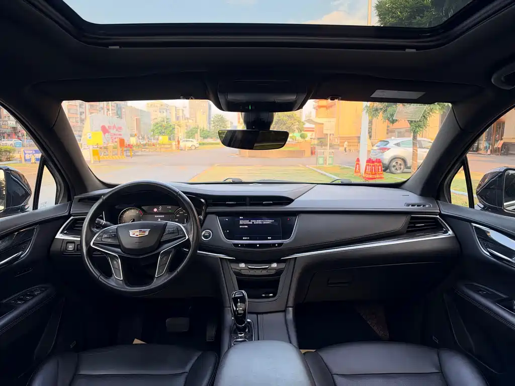 Cadillac XT5 — фото 18