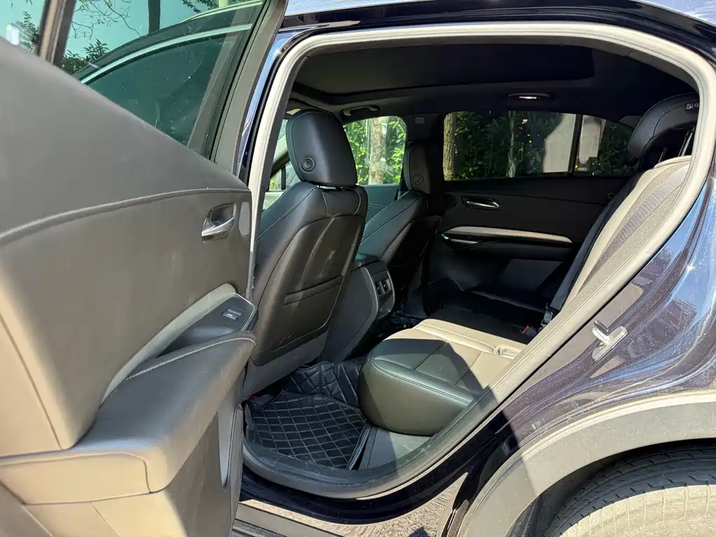 Cadillac XT4 — фото 8
