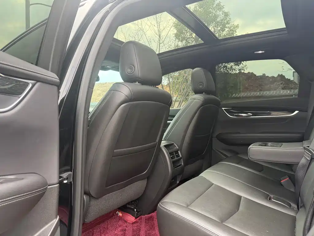 Cadillac XT5 — фото 8