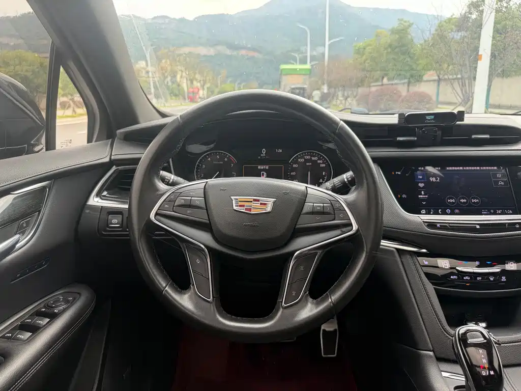 Cadillac XT5 — фото 10