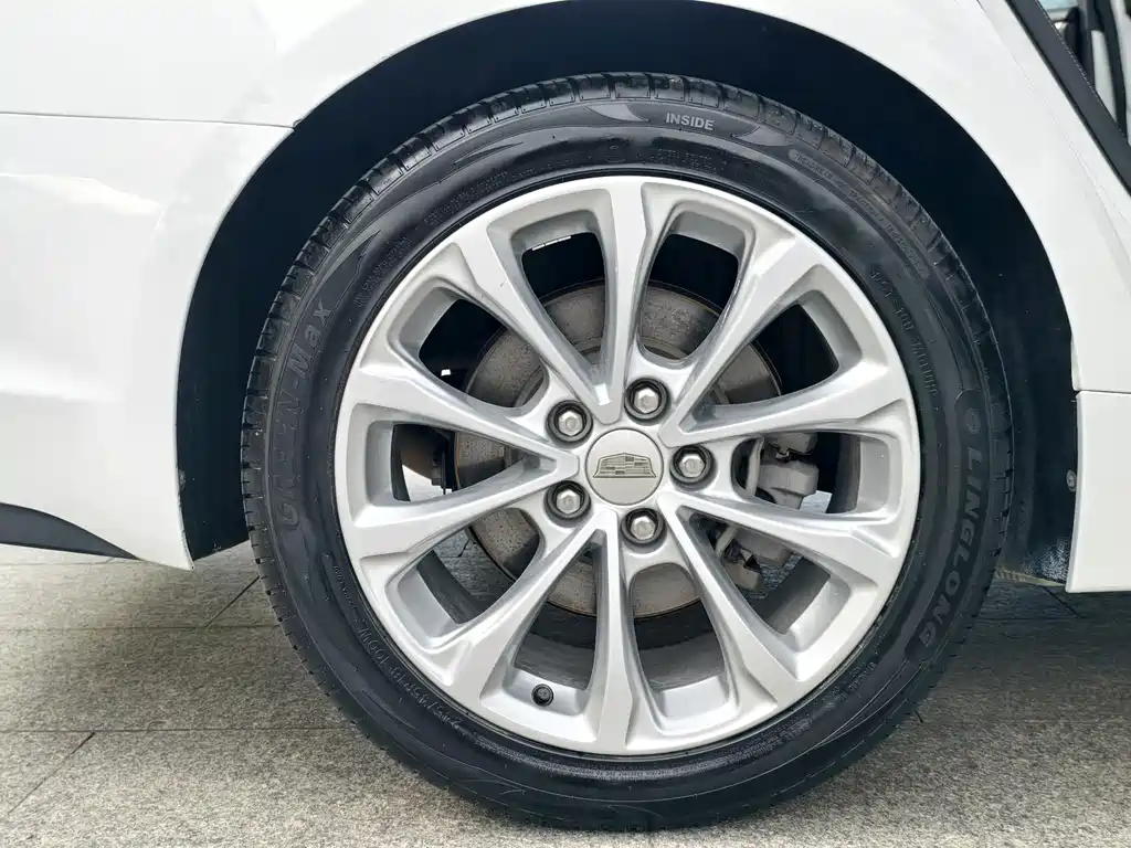 Cadillac CT5 — фото 19